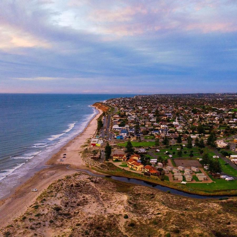 Moana Beach Tourist Park Hotel Buitenkant foto